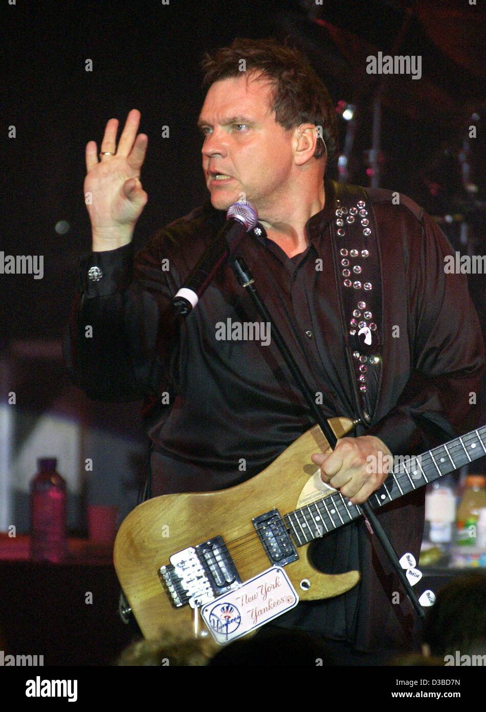 (dpa) - US rock singer Meat Loaf (pseudonym of Michael Lee Aday) performs at his one and only European concert in Cologne, Germany, 27 January 2003. The release date for his new album 'Couldn't Have Said It Better' is in March 2003. Stock Photo