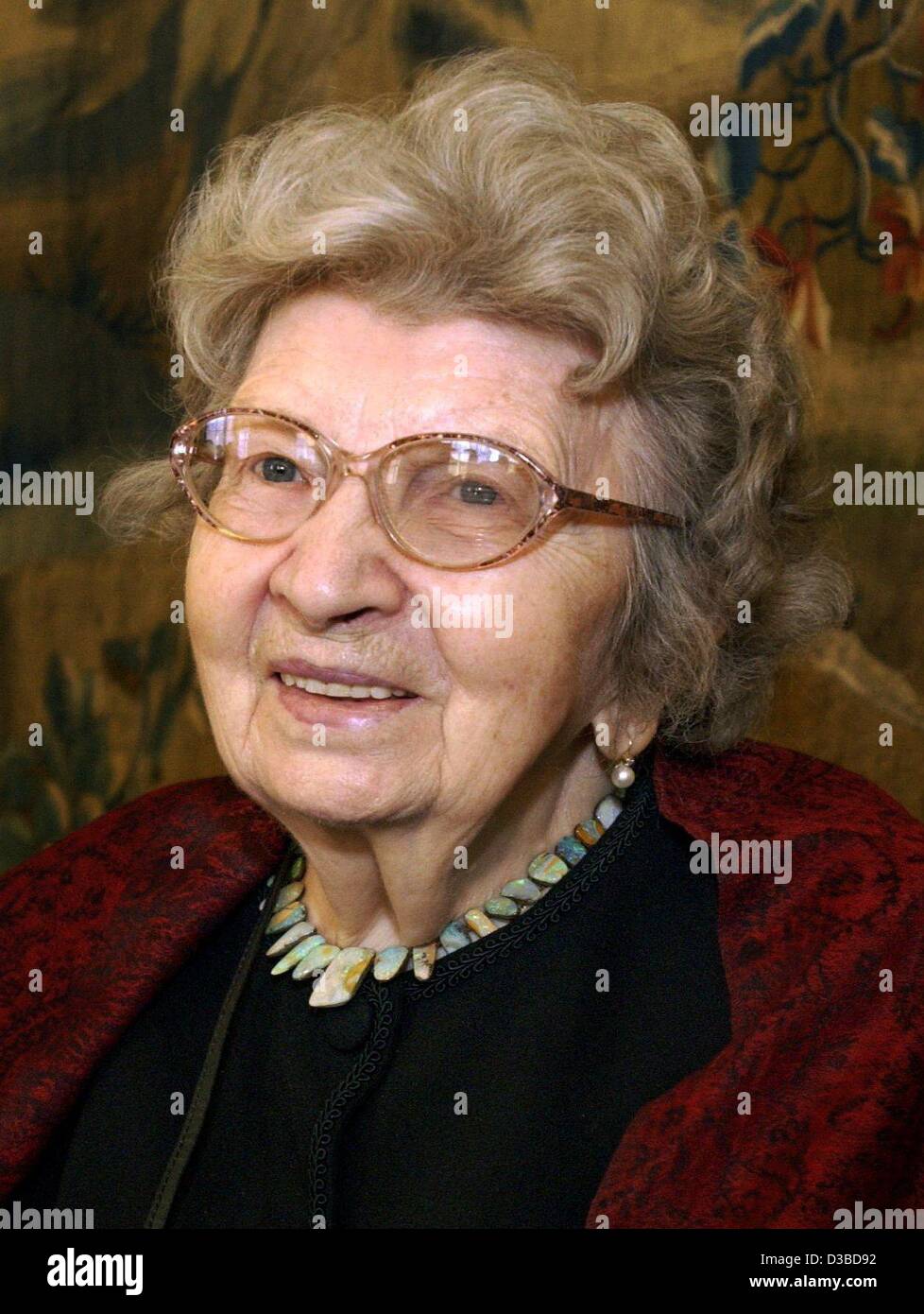 (dpa) - Annemarie Schimmel, professor of religious science, is dead (filer of 7 April 2002). This was announced 27 January 2003 by the Central Consistory of Muslims in Germany. For many years, Schimmel had been a member of the organisation's advisory board. The 80-year-old expert of orientalism 'bui Stock Photo