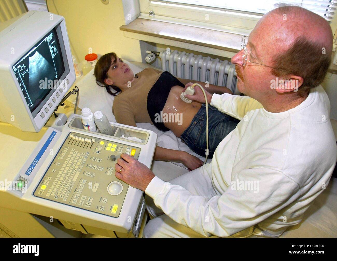 (dpa) - A doctor conducts an ultrasound scan of a patient at a doctor's practice in Duesseldorf, Germany, 23 January 2003. Stock Photo