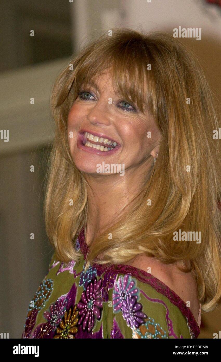 (dpa) - US actress Goldie Hawn (57) smiles as she poses during a photo shooting at the Hotel Atlantic in Hamburg, 24 January 2003. She came to Hamburg to promote her new film 'The Banger Sisters'; the title in Germany is 'Groupies Forever', which can be read on the hearts in the background. In the f Stock Photo