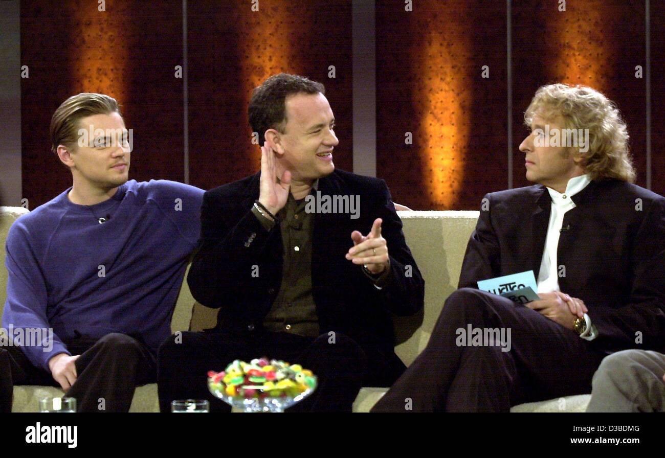 (dpa) - US actors Leonardo DiCaprio (L) and Tom Hanks (C) talk to German talkshow host Thomas Gottschalk (R) during the German TV show 'Wetten dass...?' (bet that...?), in Boeblingen, Germany, 25 January 2003. The Hollywood stars promoted their new film 'Catch Me If You Can' during Germany's most su Stock Photo