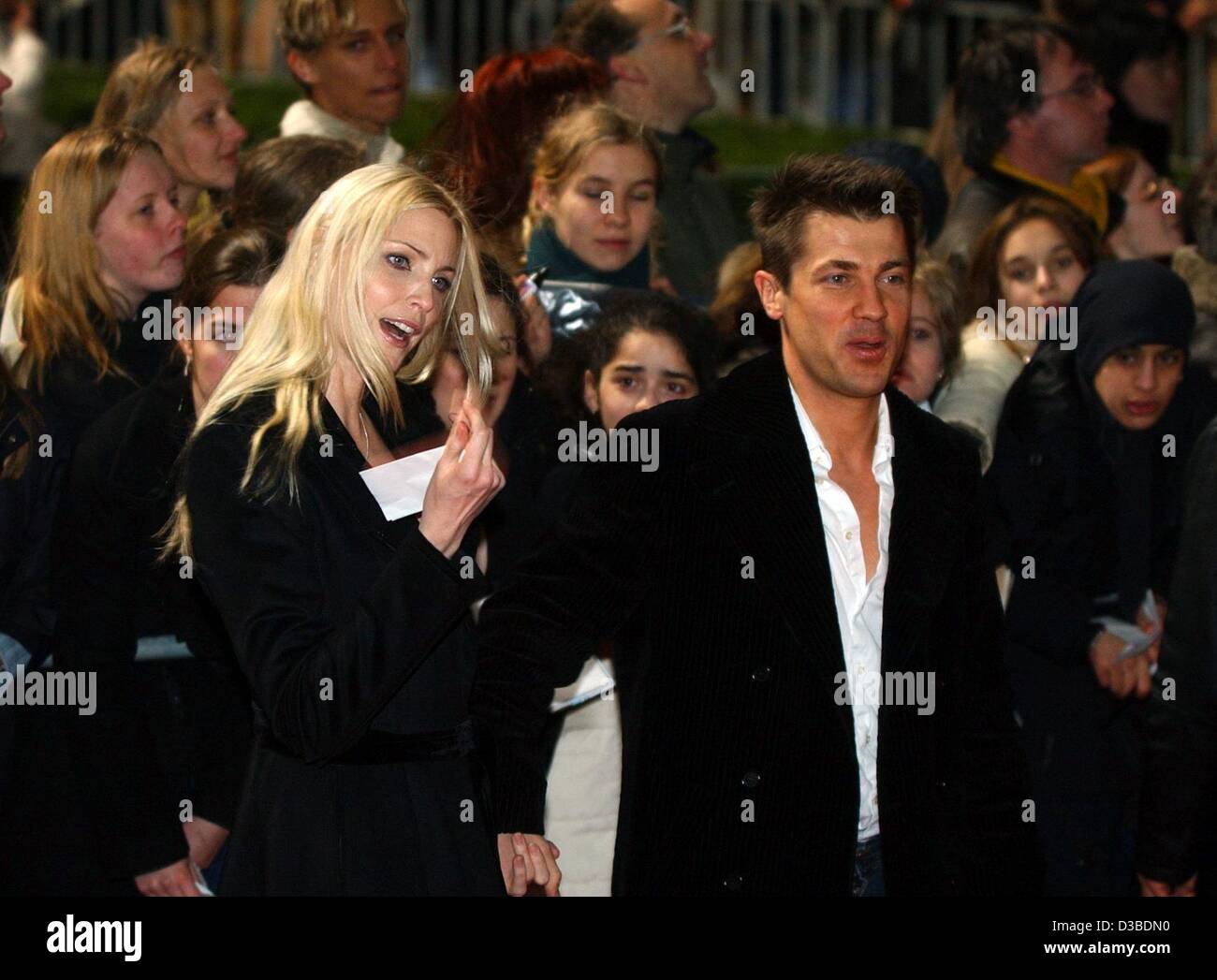 (dpa) - German top model Nadja Auermann and her husband, actor Wolfram Grandezka, arrive for the German premiere of the film 'Catch Me If You Can' in Berlin, 26 January 2003. Stock Photo