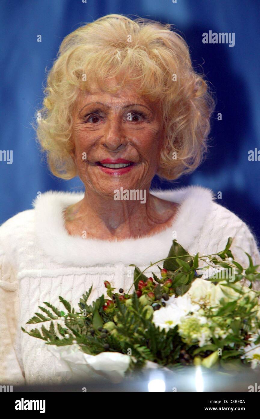dpa) - German film director and photographer Leni Riefenstahl, pictured  during the aquatic sports trade fair 'boot 2003' in Duesseldorf, Germany,  18 January 2003. At the trade fair she was honoured with