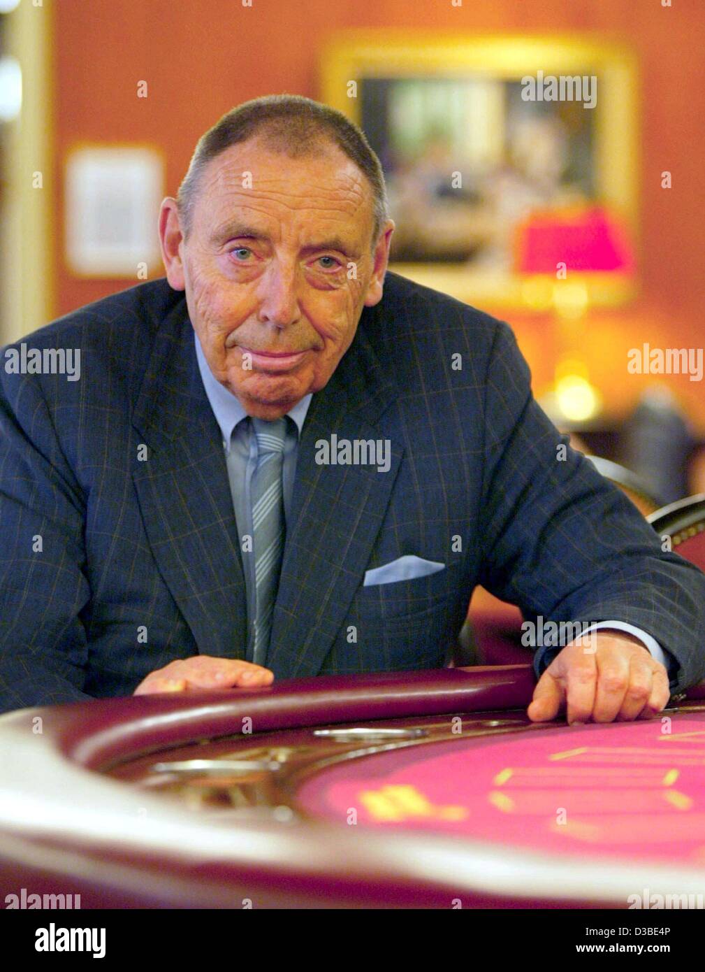 (dpa) - John Jahr, Board Member of the German publishing company Gruner + Jahr AG and Associate of the casino in Hamburg, sits at a gambling table in the casino in Hamburg, 16 January 2003. Hamburg's casino celebrates its 25th anniversary on 20 January 2003. In Germany, 90 percent of the profits hav Stock Photo