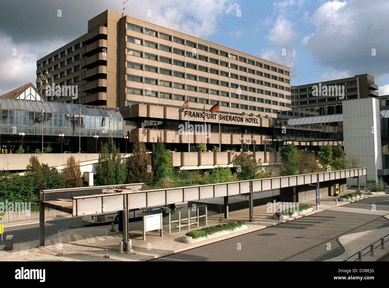 (dpa files) - A view of the Frankfurt Sheraton Hotel at the international airport in Frankfurt, 6 October 2001. In this hotel two Yemeni citizens suspected of being key members of the Al Qaeda network had been arrested on 10 January 2003. On 11 January the two suspects were transferred to prison aft Stock Photo