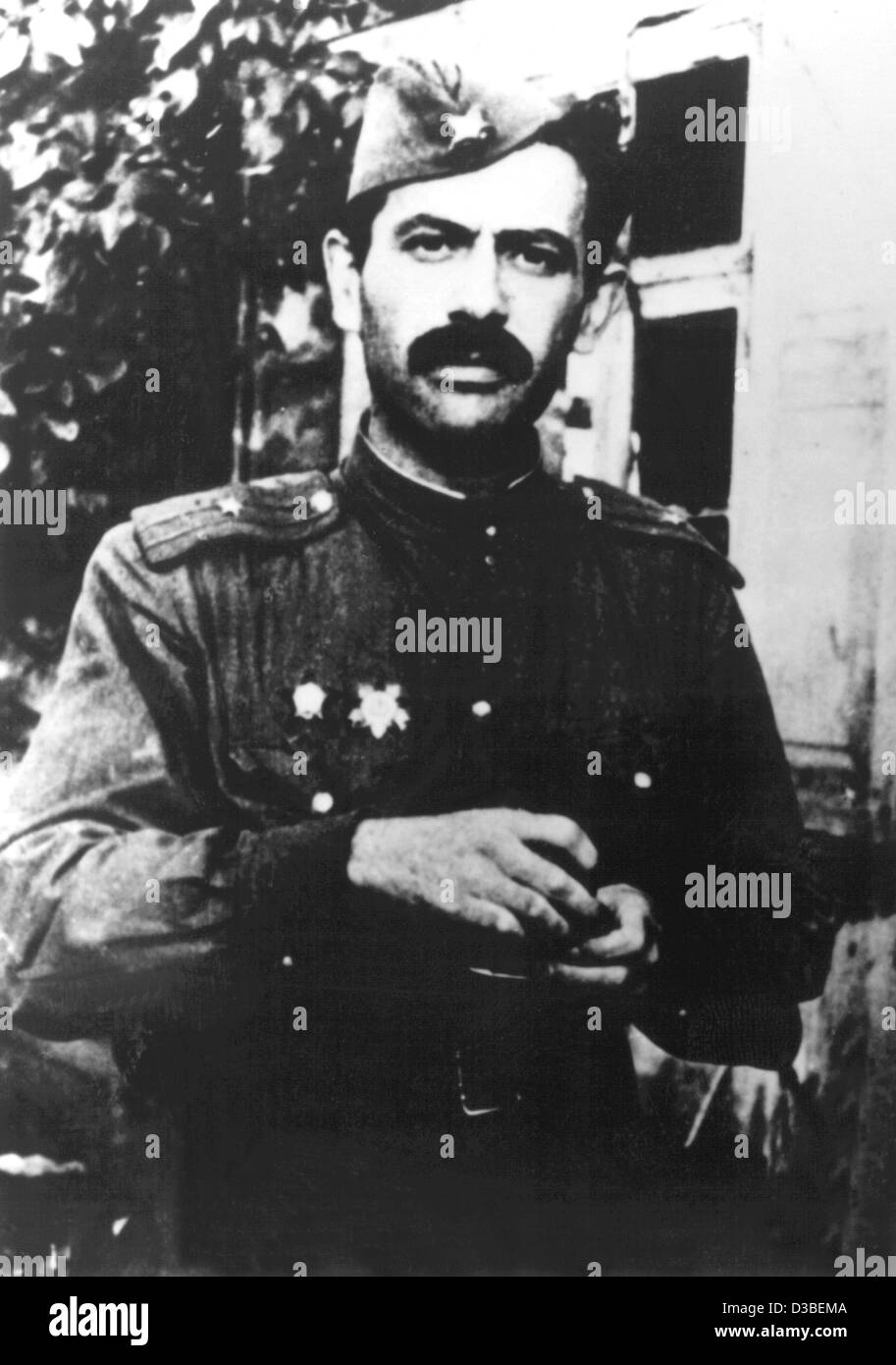 (dpa files) - Russian author and civil rights activist Lev Kopelev pictured here as a Soviet major in 1945. The dissident author was expatriated from the former Soviet Union in 1981 and has since lived in West Germany. Even after his rehabilitation in 1990 Kopelev decided to stay in Germany for prof Stock Photo