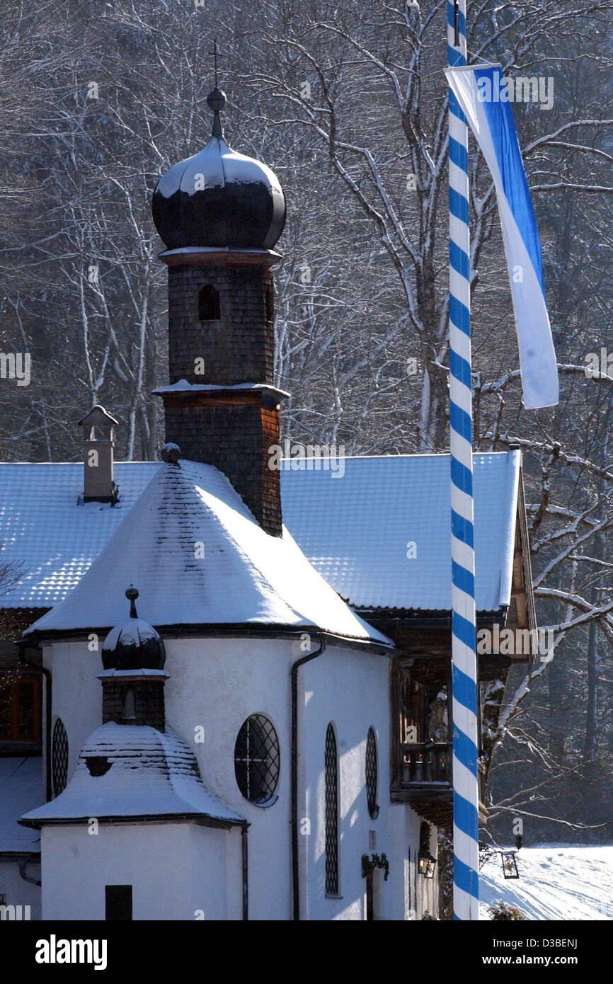 (dpa) - A white and blue flag, the national colours of the state of Bavaria, blows next to an idyllic chapel near Kreuth, Germany, 8 January 2003. Stock Photo