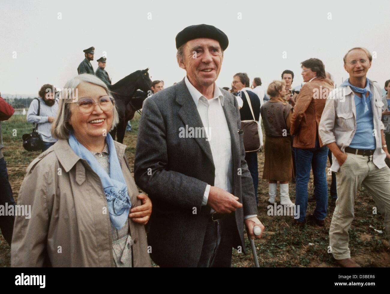 (dpa files) - German author Heinrich Boell (C) and his wife (L)  among protesters during a rally in Mutlangen, West Germany, 1 September 1983. Boell was born 21 December 1917 in Cologne and died in Kreuzau, West Germany, 16 July 1985. In 1962 he received the Buechner Award and in 1972 the Noble Priz Stock Photo