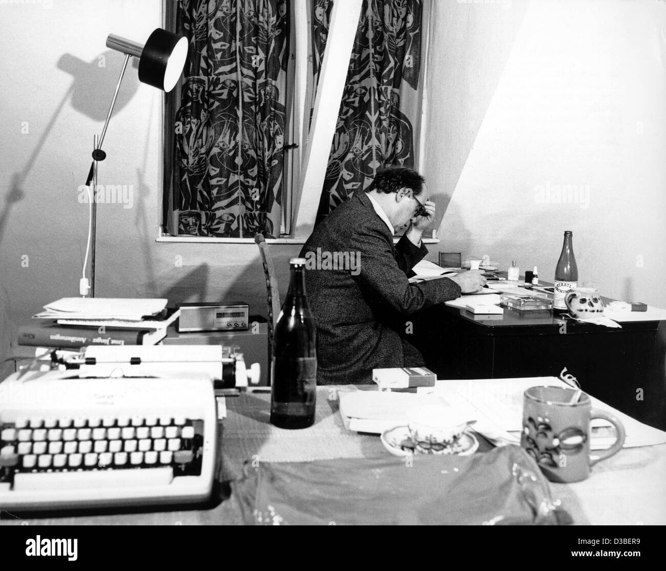(dpa files) - German Author Heinrich Boell in his study in Cologne, West Germany, December 1970. Boell was born 21 December 1917 in Cologne and died in Kreuzau, West Germany, 16 July 1985. In 1962 he received the Buechner Award and in 1972 the Noble Prize for Literature. Some of his famous works inc Stock Photo