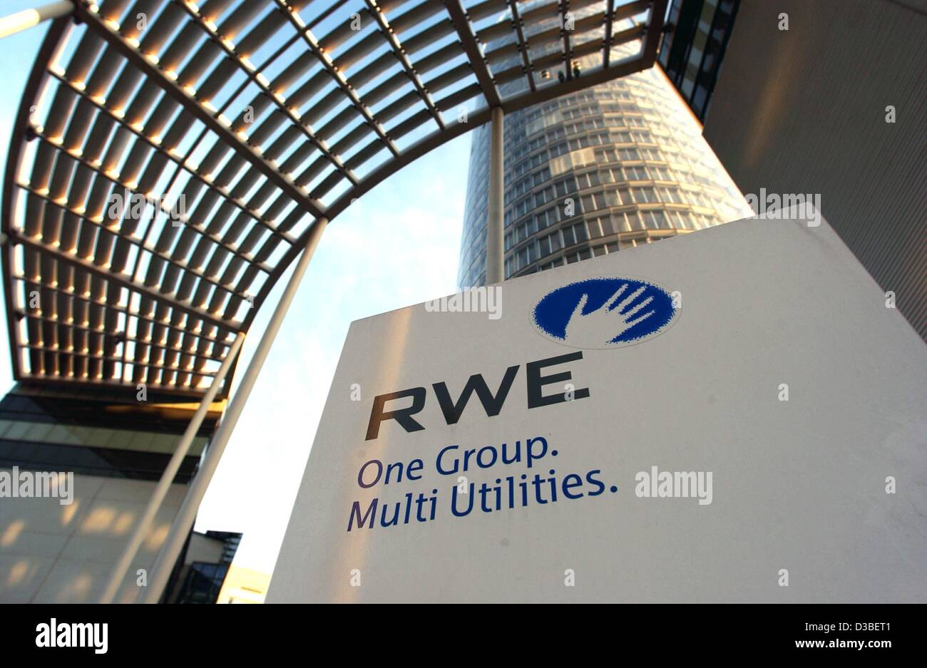 (dpa) - The logo in front of the headquarter of the energy supplier RWE in Essen, Germany, 8 January 2003. RWE is the second biggest energy supplier in Europe. Stock Photo
