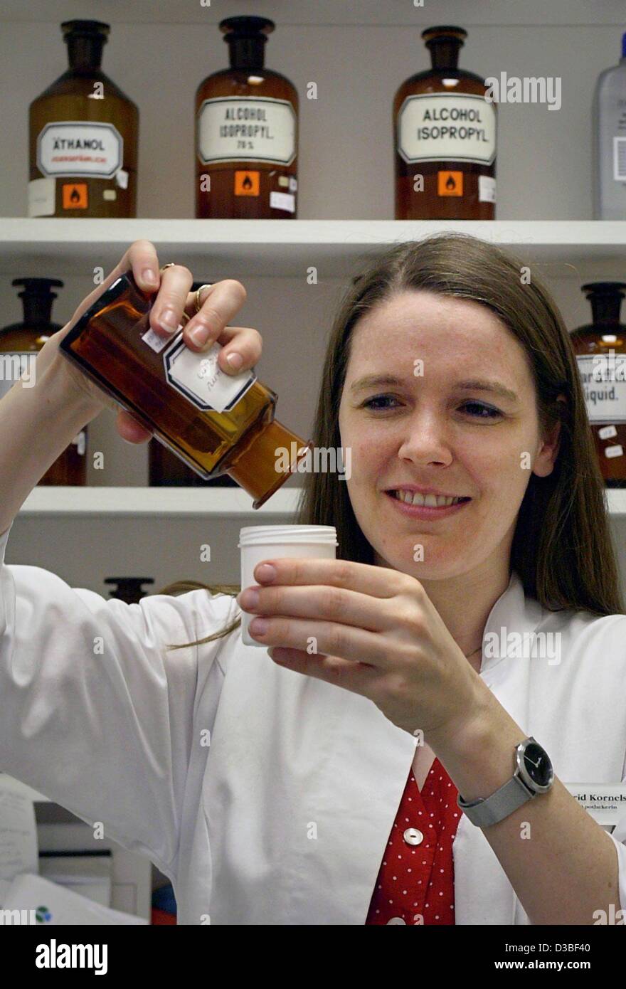 (dpa) - A pharmacist mixes a recipe in a pharmacy in Frankfurt Main, Germany, 24 June 2003. With a new law to reform the health care system (GMG), the German government intends to restructure the current nature of services provided by pharmacies in Germany. The planned licensing of chains of pharmac Stock Photo