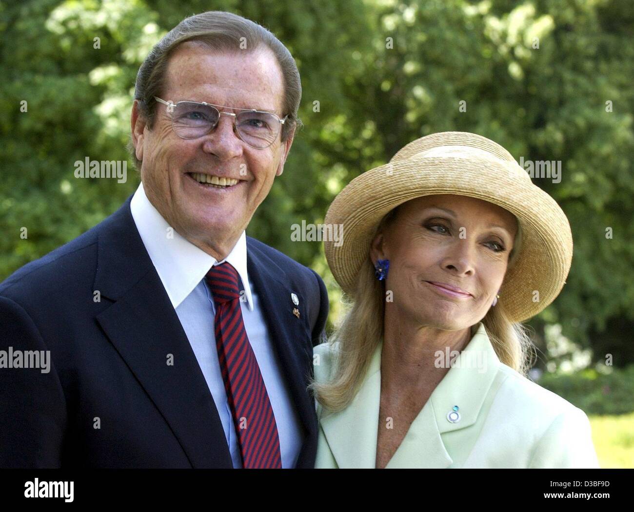 (dpa) - Sir Roger Moore, British actor (James Bond) and international ambassador of the UN Children's Fund UNICEF, and his wife Christina Tholstrup pictured in Berlin, 30 June 2003. Stock Photo