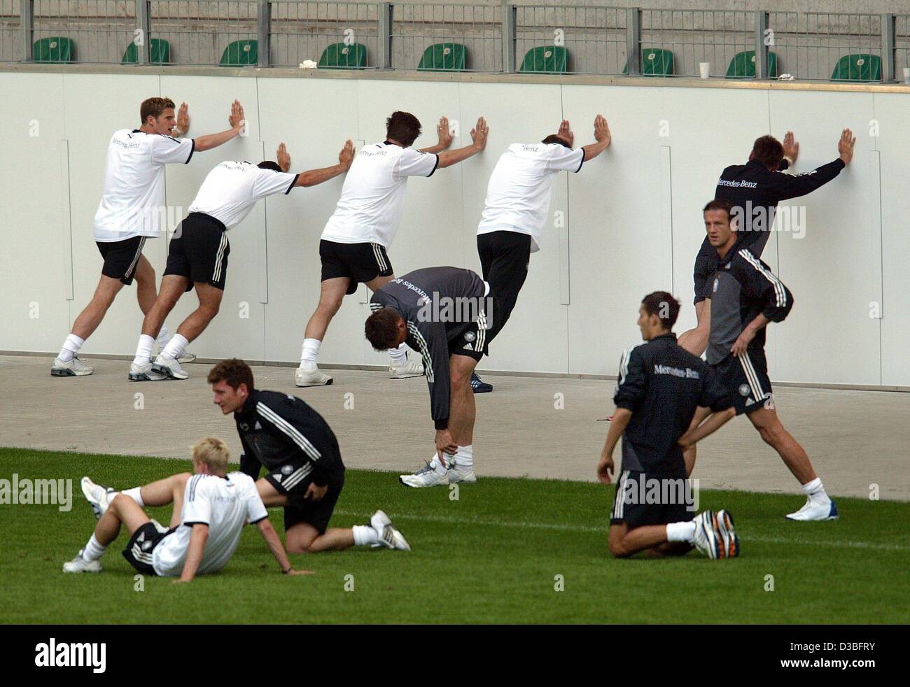 (dpa) - Players of the German national soccer team conduct stretching exercises during a training session in the Volkswagen Arena in Wolfsburg, Germany, 2 June 2003. The training session is part of the selection process for the German national soccer team which continues after Germany successfully p Stock Photo