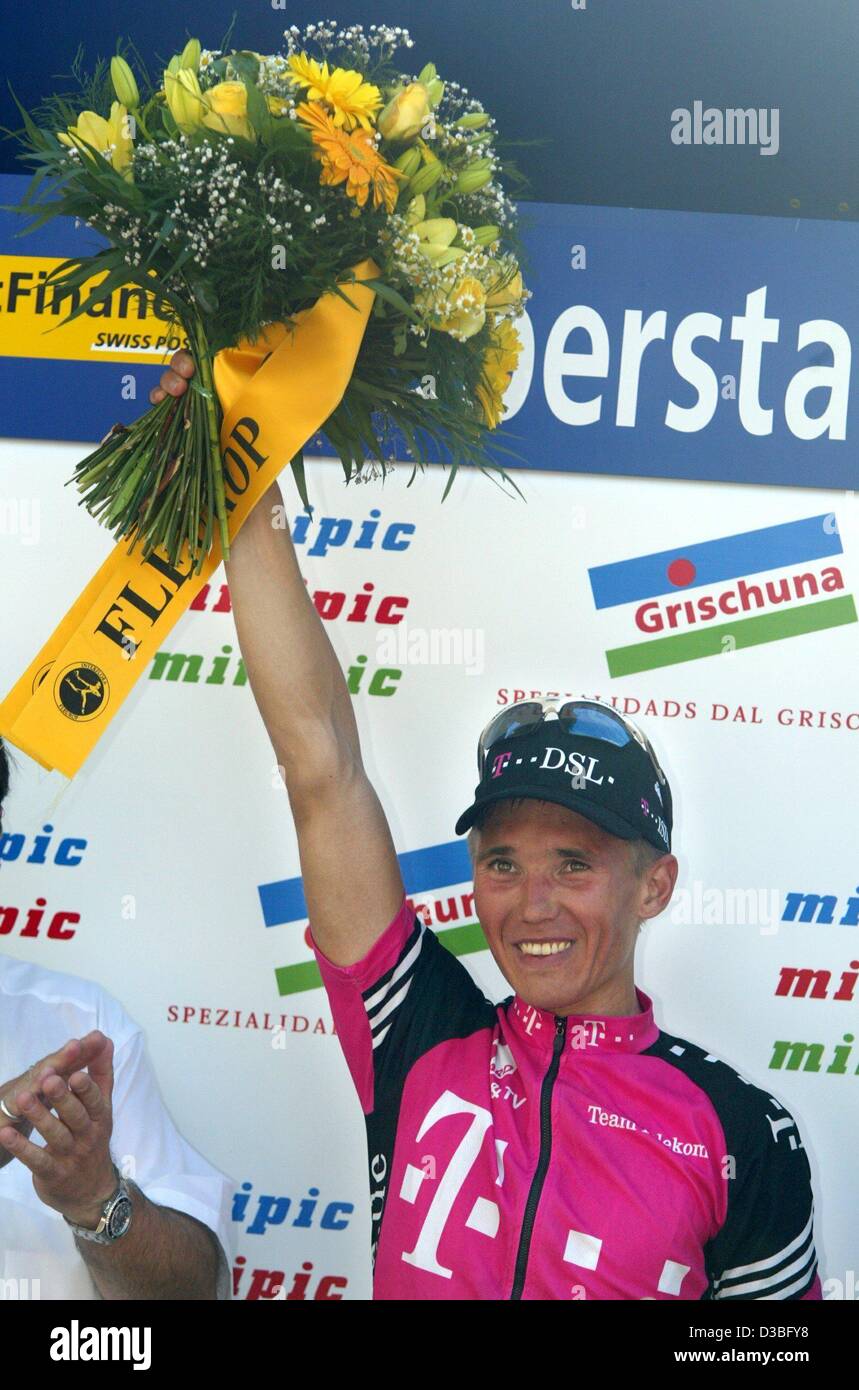 (dpa) - Cyclist Sergei Jakovlev (Team Telekom) from Kazakhstan holds a bundle of flowers in his hand and cheers after winning the 7th leg of the Tour de Suisse in Oberstaufen, Germany, 23 June 2003. He celebrated the biggest success in his cycling career so far. 15 kilometres before the finishing li Stock Photo