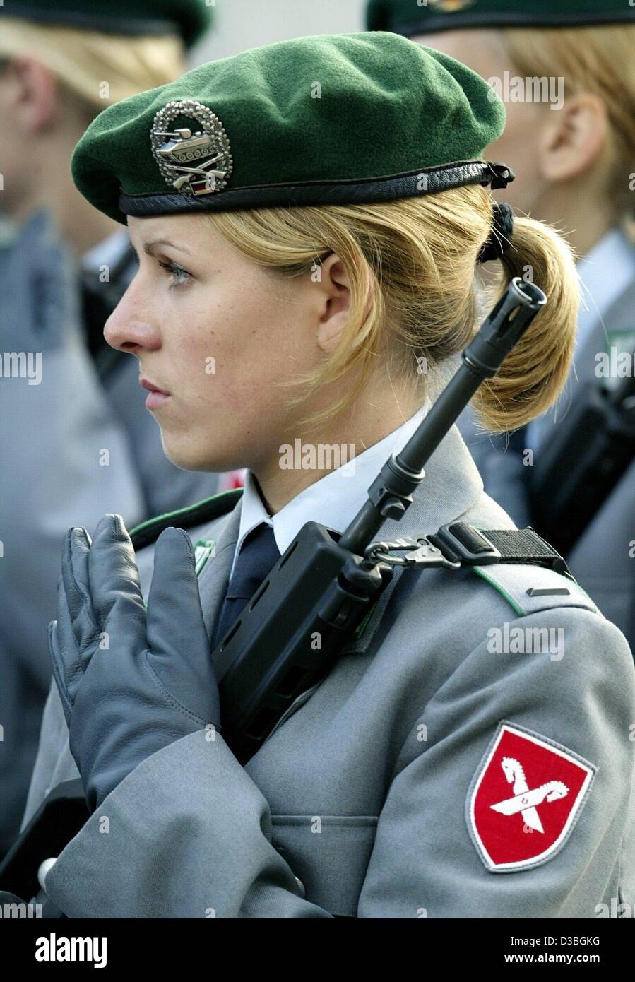 (dpa) - Armoured infanterist Svetlana Dederer of the 7th Armoured Infantry Brigade of the Bundeswehr stands in file during the ceremonial public pledge and tattoo in front of the town hall in Hamburg, Germany, 16 June 2003. A further unit of the 7th Armoured Infantry Brigade was seen off with a tatt Stock Photo