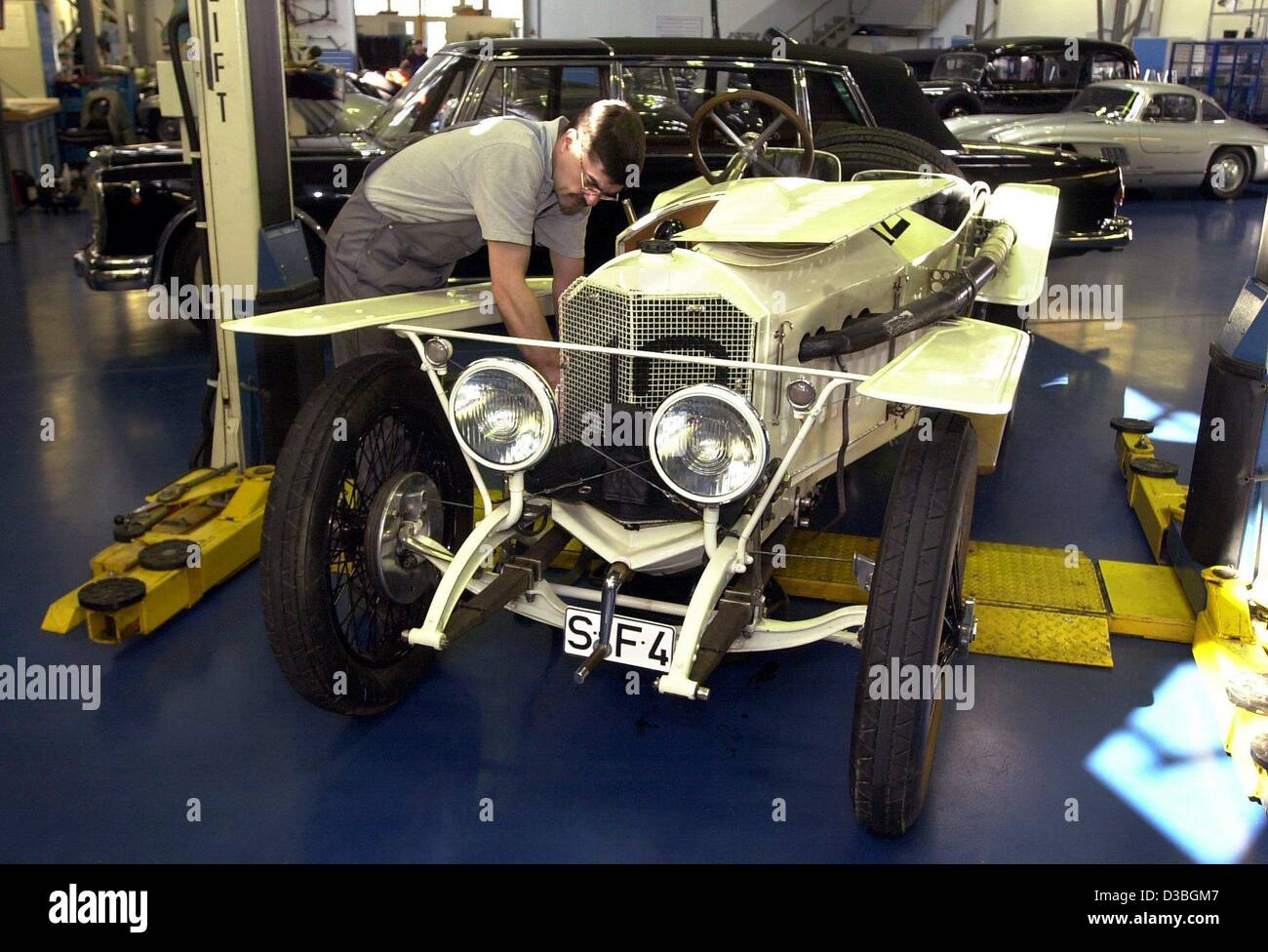 (dpa) - A mechanic is working on a historical Mercedes racing car in the Mercedes-Benz Classic Center in Fellbach near Stuttgart, Germany, 17 April 2003. Celebrating its 10th anniversary, the Classic Center shows a great collection of vintage cars. The Classic Center is the largest and most extensiv Stock Photo