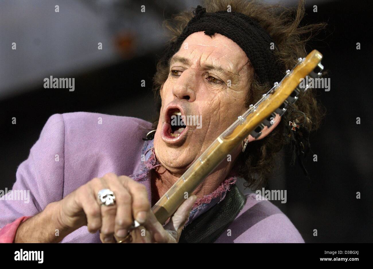 Rolling guitarist keith richards performs High Resolution Stock Photography  and Images - Alamy