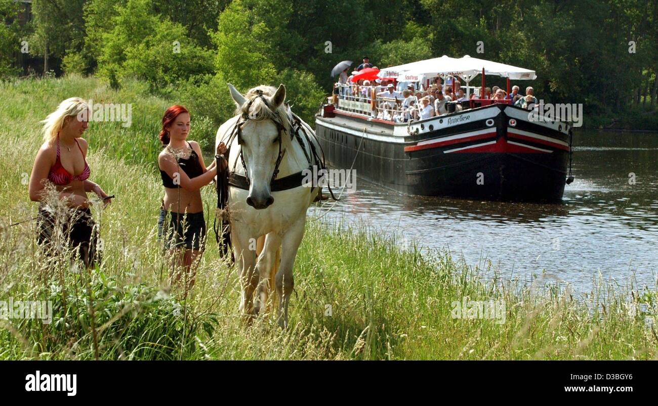 (dpa) - The tourist boat Anneliese is hauled by the gelding 'Blitz' on the Finow canal near Eberswalde, Germany, 3 June 2003. A boat trip on the historic canal, which is one of the oldest waterways in Germany, is a favourite excursion for holiday makers and tourists. On the tourist boat visitors can Stock Photo