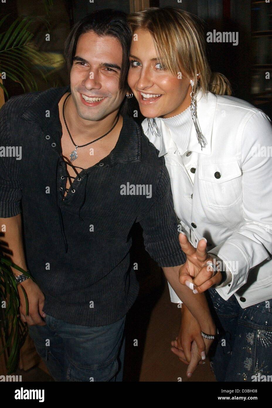 (dpa) - Popstar Sarah Connor and her boyfriend Marc Terenzi of the US boygroup Natural party during the T-Online Medientreff (media meeting) with numerous celebrities in Berlin, 13 June 2003. Sarah Connor celebrated her 23rd birthday after midnight. Stock Photo
