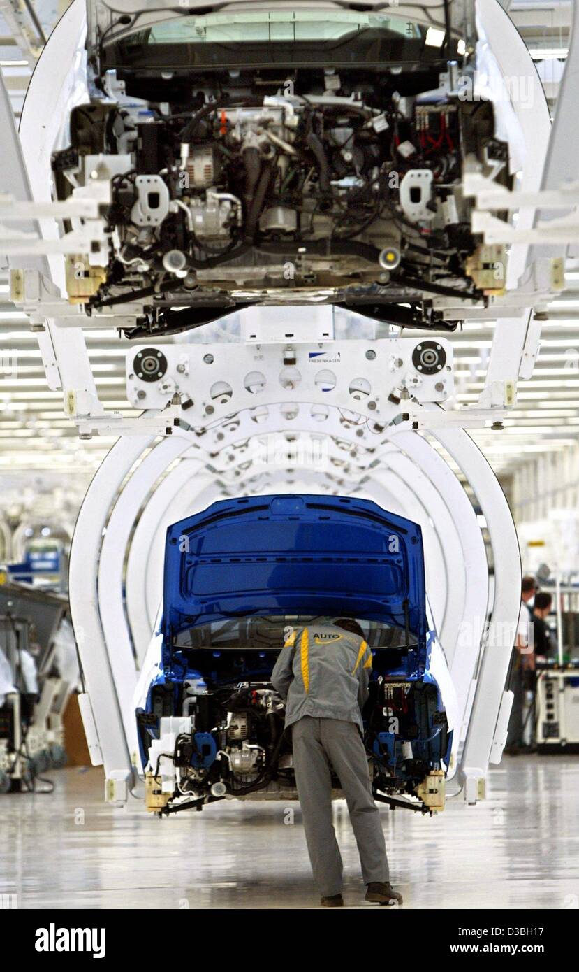 Toyota Of New Bern >> View In Engine Compartment Stock Photos & View In Engine ... Toyota Of New Bern >> View In Engine Compartment Stock Photos & View In Engine ...