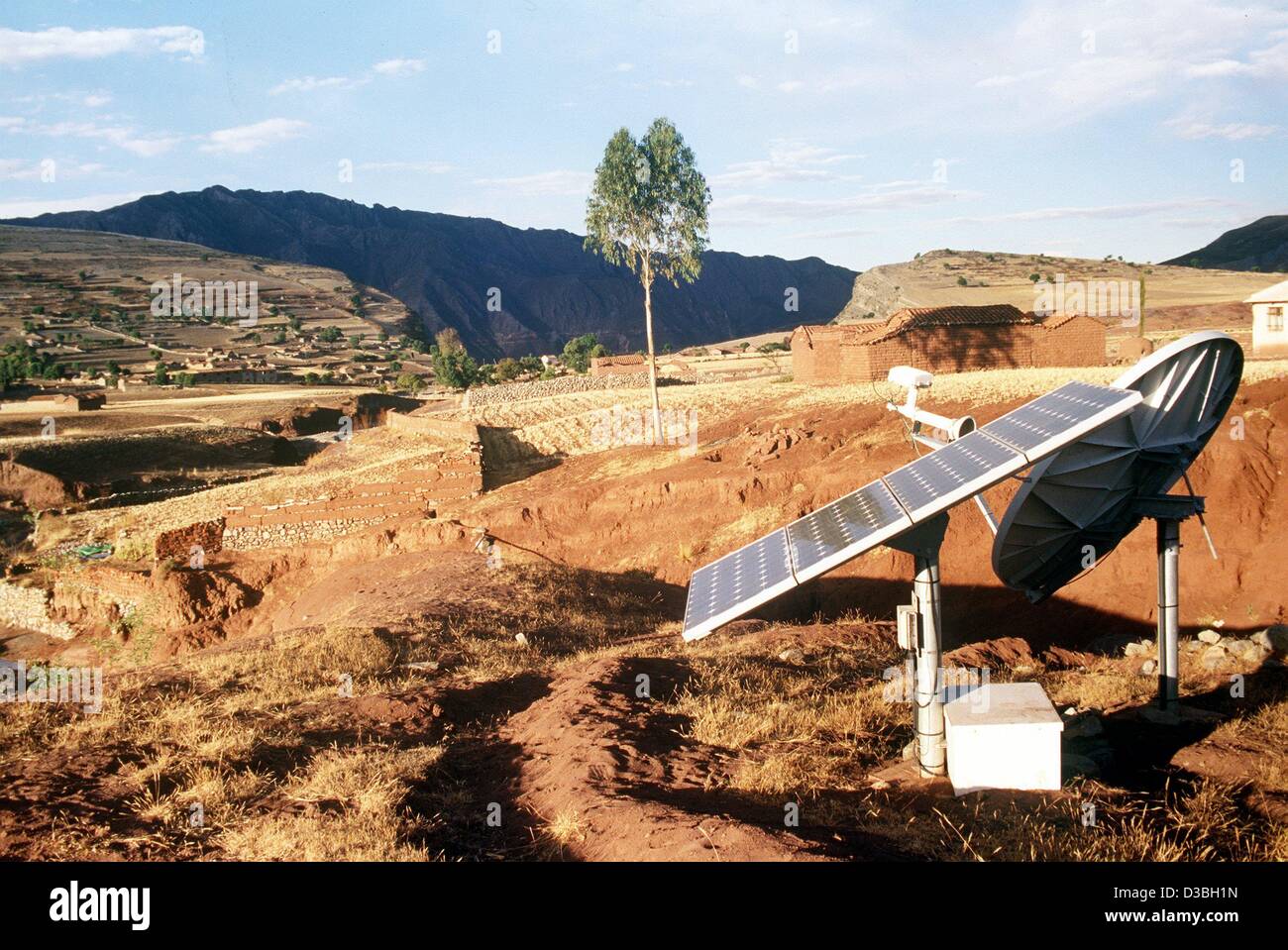 (dpa files) - The satellite dish for mobile phones is powered by solar energy, to provide far off villages with phone lines, near the village of Maragua, near Sucre, Bolivia, 2002. Although Bolivia is rich in natural resources, it is one of the poorest countries of Latin America with a high unemploy Stock Photo