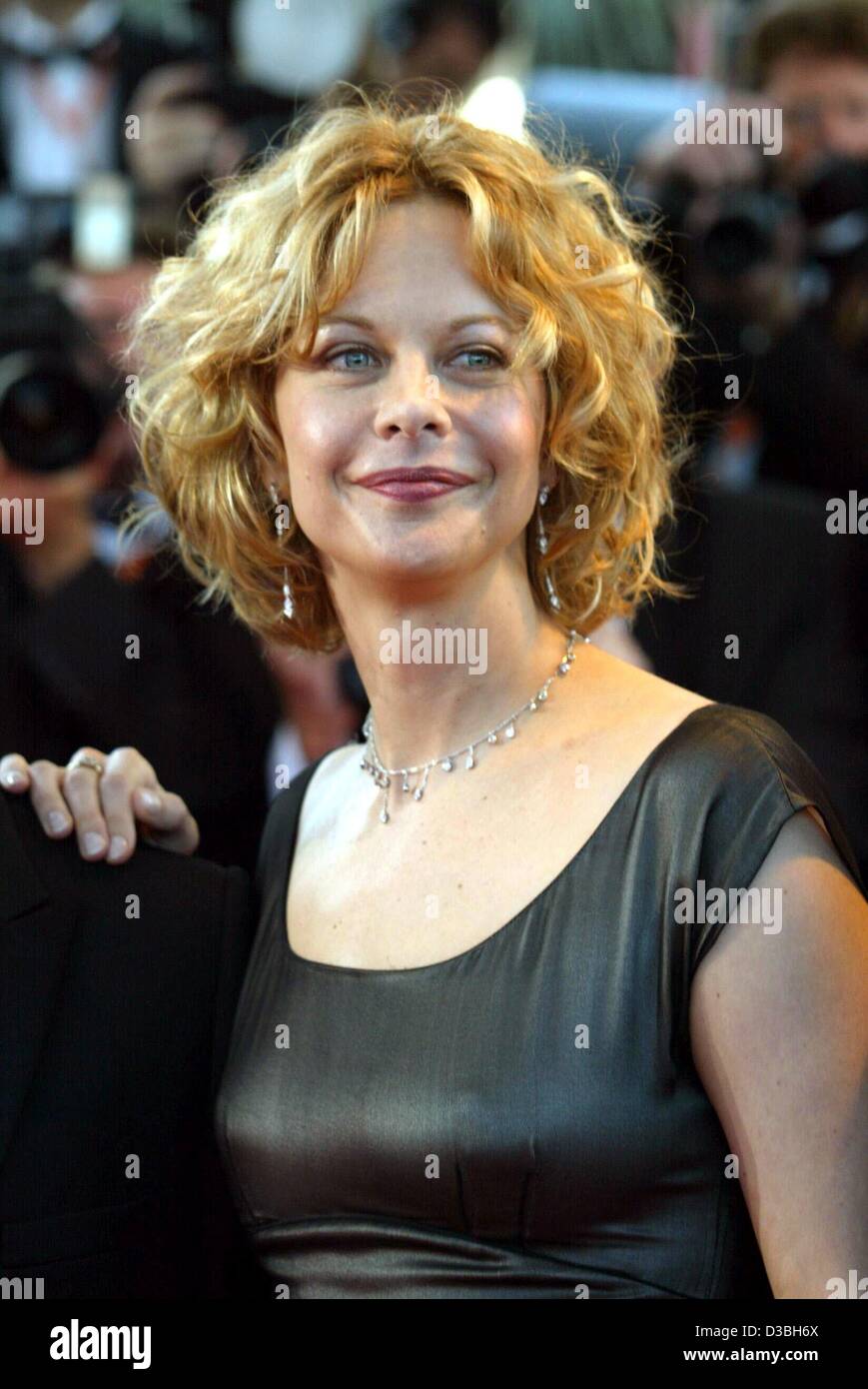 (dpa) - US actress Meg Ryan smiles on her arrival to the opening gala of the 56th International Filmfestival in Cannes, France, 14 May 2003. The first film which was officially selected by the jury and presented to the audience was the French production 'Fanfan la tulipe'. 20 films are in this year' Stock Photo