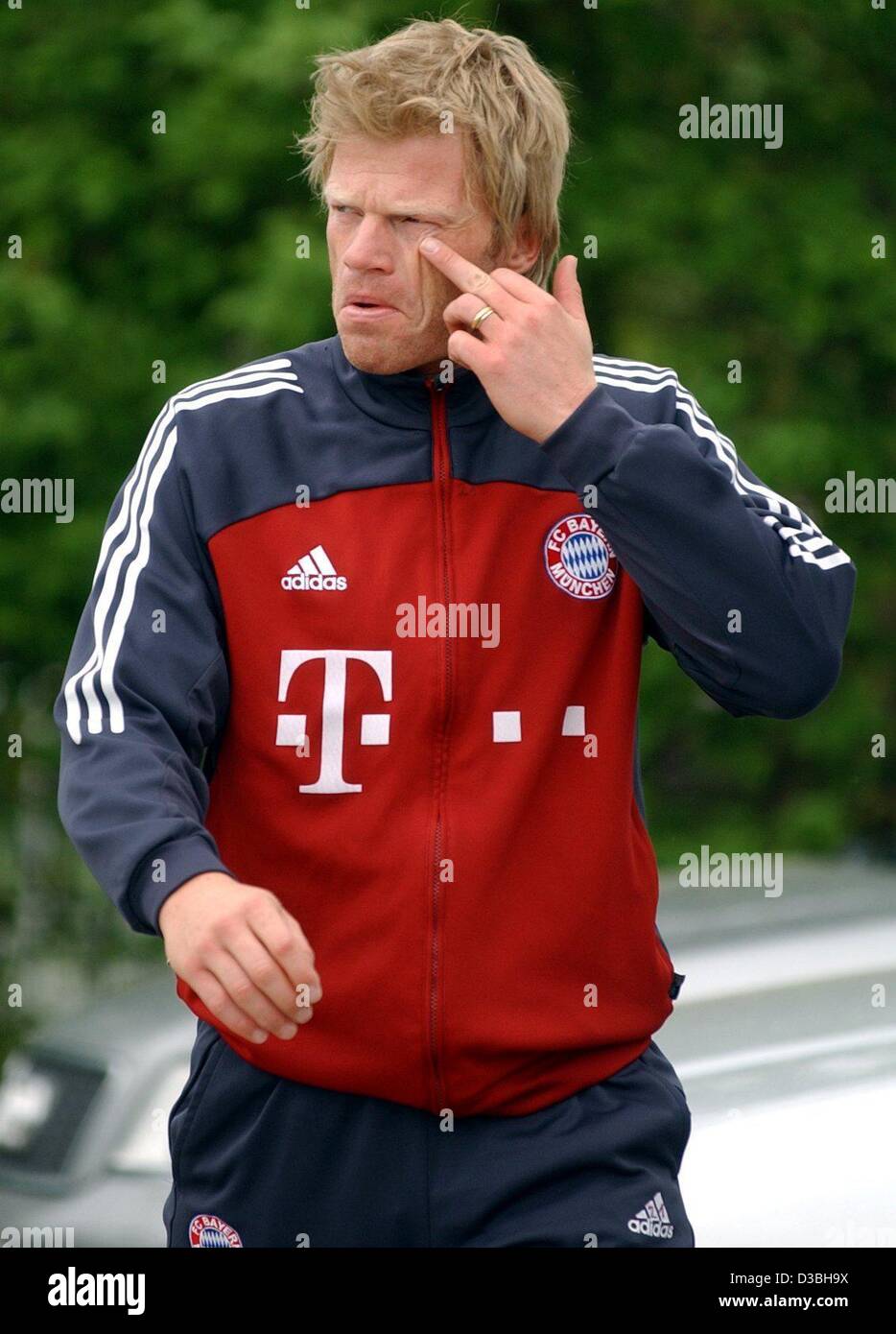 (dpa) - Oliver Kahn, goalkeeper of the German soccer club Bayern Munich, arrives to a training in Munich, 29 April 2003. Although Bayern Munich were crowned German premier league champions with four games still to go on 26 April, the team prepares the four remaining games as throroughly as always. Stock Photo