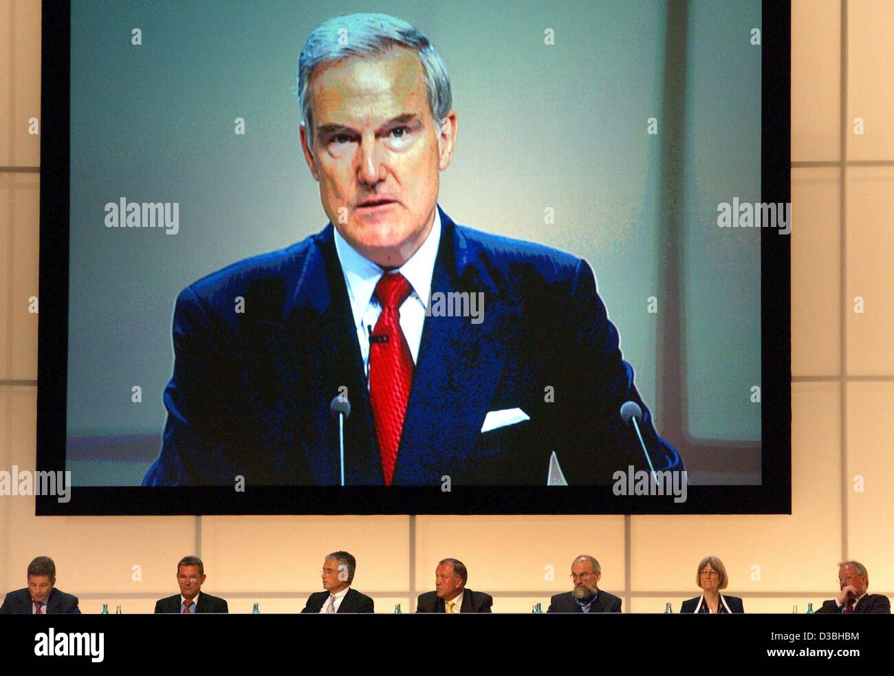 (dpa) - Hans-Juergen Schinzler, CEO of the reinsurance company Muenchener Rueckversicherungs-Gesellschaft AG, is shown on a large screen while speaking at the annual general meeting, Munich, 11 June 2003. The biggest reassurer worldwide has made losses in the past four quarters. '2002 has not met ou Stock Photo