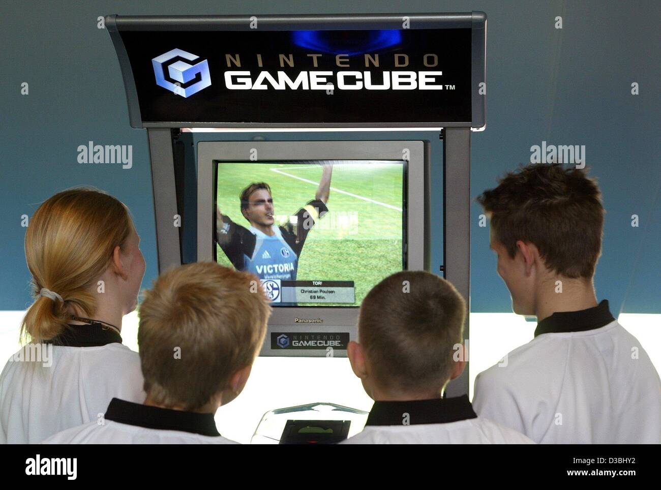 (dpa) - Children play with the new Nintendo Gamecube during a presentation of Nintendo as the new sponsor of the German national soccer team, in Bremen, Germany, 24 April 2003. Stock Photo
