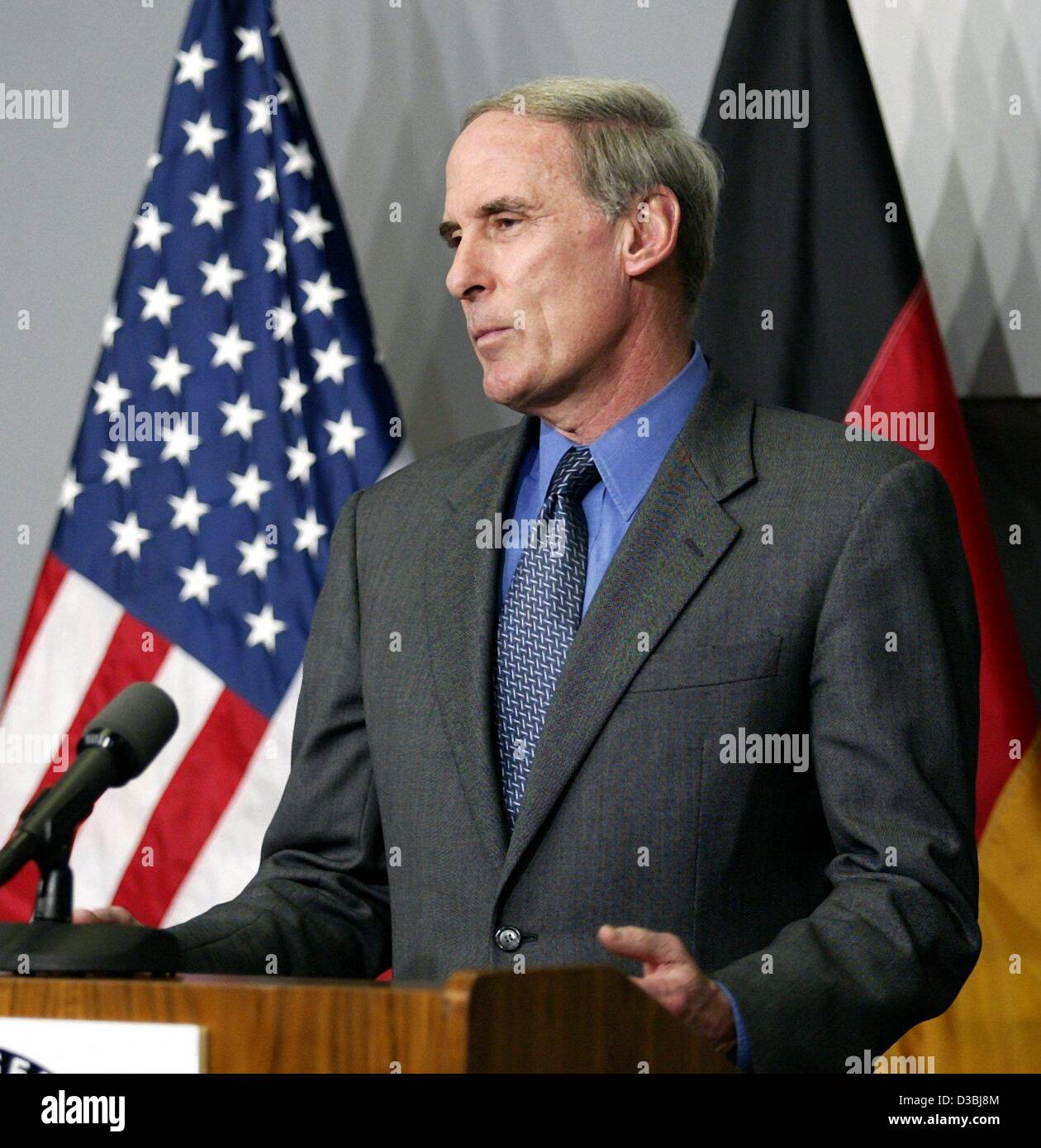 (dpa) - Daniel R. Coats, US Ambassador to Germany, is speaking at a press conference at the US military hospital in Landstuhl, Germany, 31 March 2003. He reported about his visit to wounded soldiers. Furthermore, Coats appreciated the German support for the US military. This also applies to other US Stock Photo