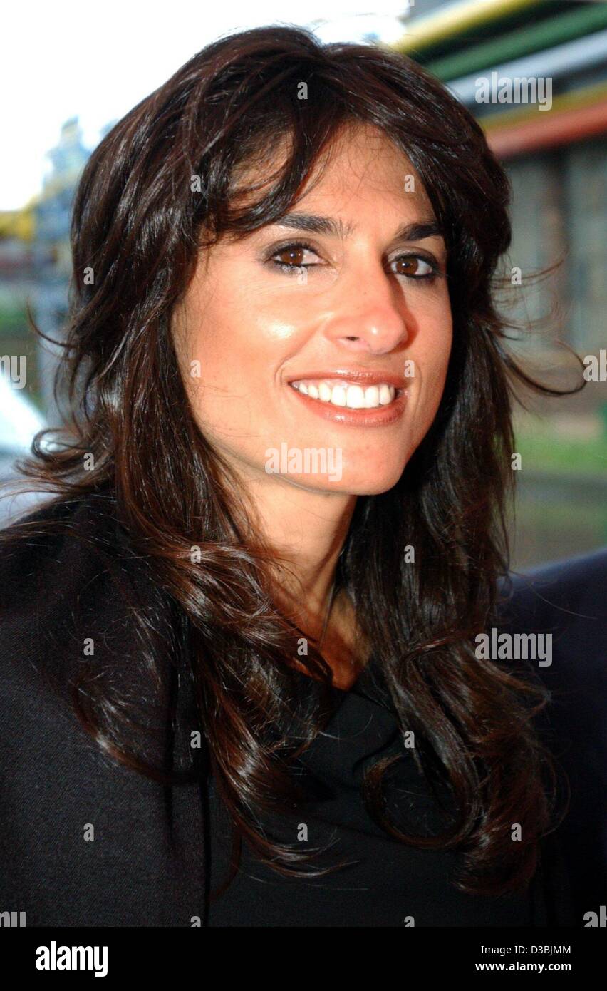 (dpa) - Argentine tennis star Gabriela Sabatini smiles during the charity event 'Brot gegen Not' (bread against misery) in Duesseldorf, Germany, 24 May 2003. The event supports young people in need in Third World countries. Stock Photo