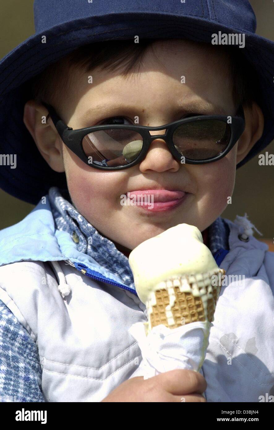 (dpa) - A foretaste of summer: Little Coby savours his first ice cream of the year in the bright sunshine in Hamburg, Germany, 14 April 2003. Stock Photo