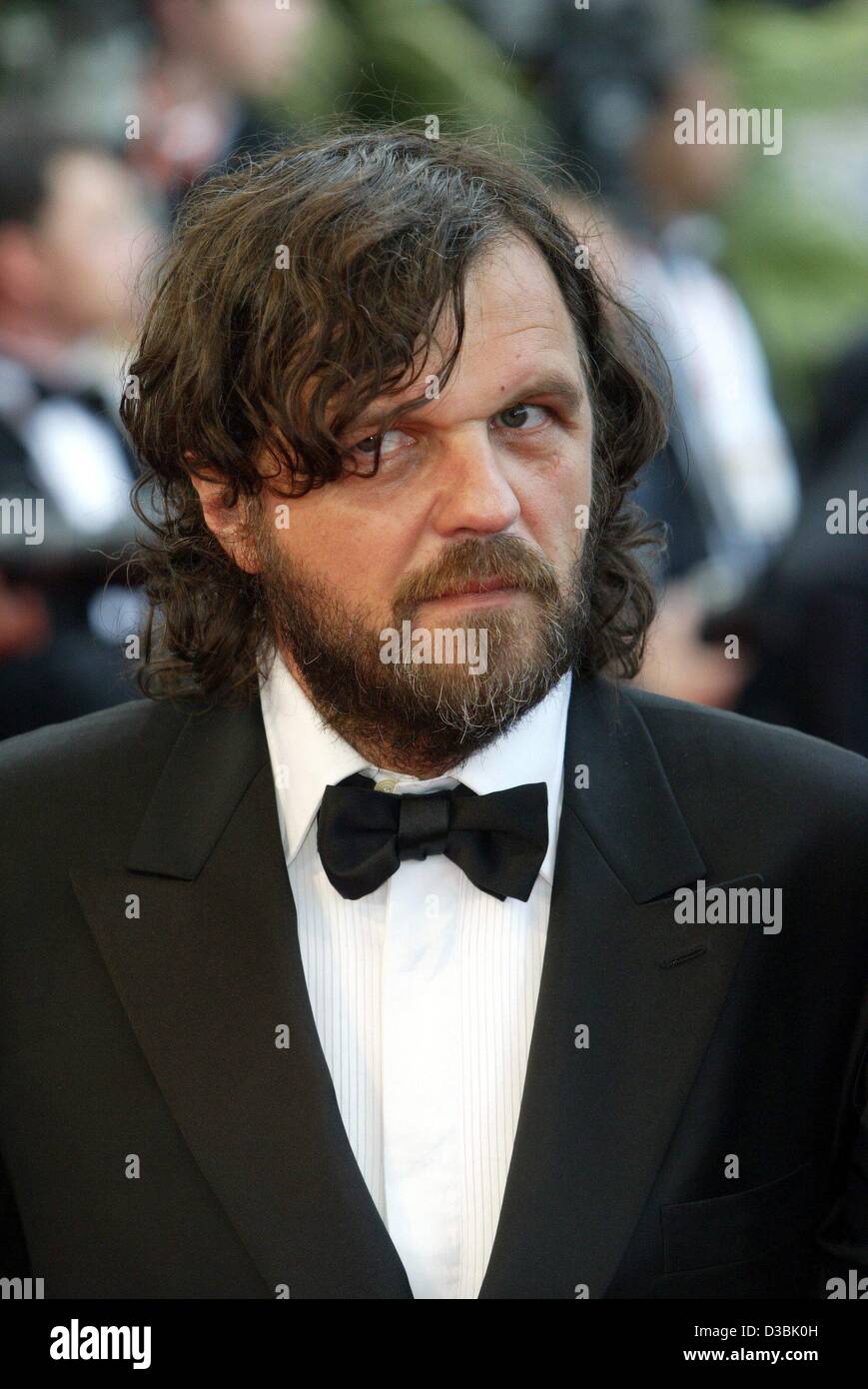 (dpa) - Bosnian film director Emir Kusturica arrives for the closing ceremony  of the 56th Cannes film festival in Cannes, France, 25 May 2003. Stock Photo