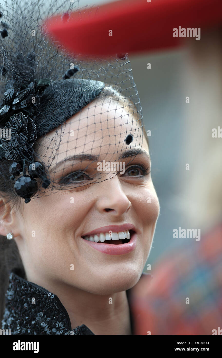 Ladies day racing fashion hi-res stock photography and images - Alamy