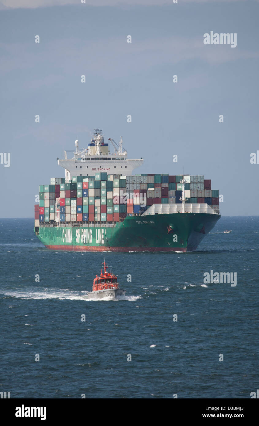 Container Ship arriving with the assistance of Port Botany Pilot Port ...
