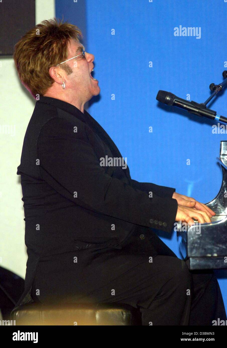 Arts culture entertainment ace music celebrities singing piano playing