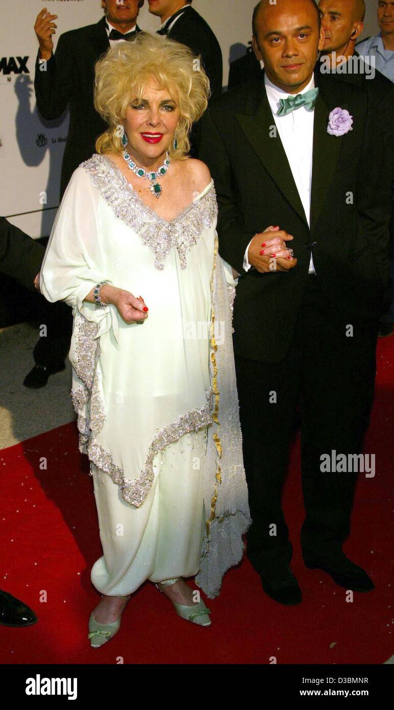 (dpa) - Hollywood diva Elizabeth Taylor smiles as she arrives at the AMFAR (American Foundation for Aids Research) charity gala at the Restaurant Moulin de Mougins near Cannes, France, 22 May 2003. The 71-year-old actress hosted the event which took in 1.3 million dollars in donations. Stock Photo