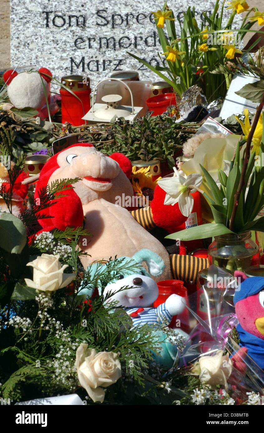 (dpa) - A view of a memorial stone covered by flowers and cuddly toys on a car park near Zweifall in Blankenheim, Germany, 8 April 2003. The stone markes the place where 11-year-old Tom was found strangled on 31 March 2003. Tom and his 9-year-old sister Sonja, who was found dead on 6 April around 60 Stock Photo