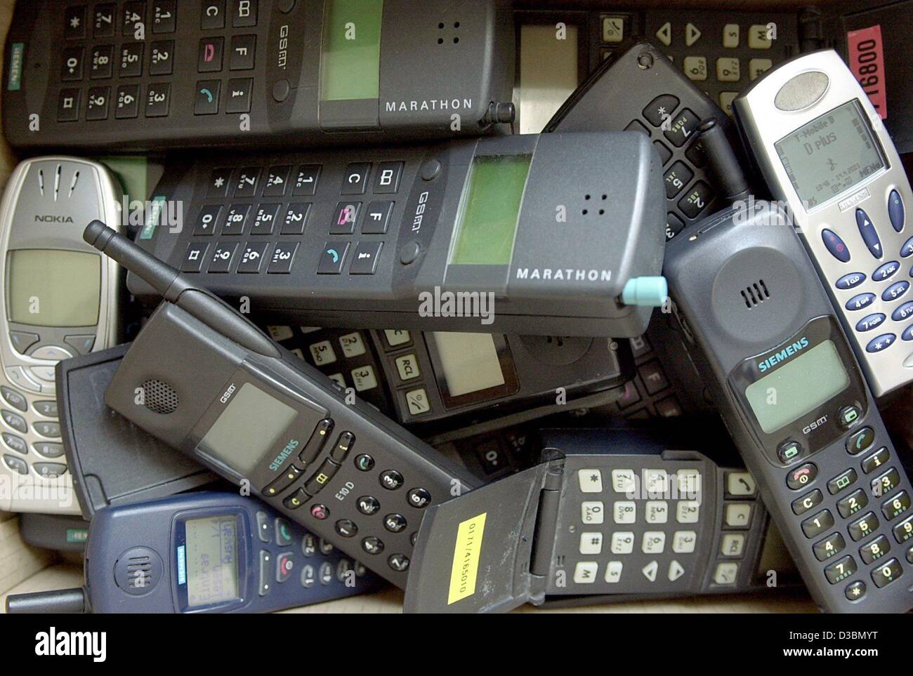 Discarded cell phones hi-res stock photography and images - Alamy