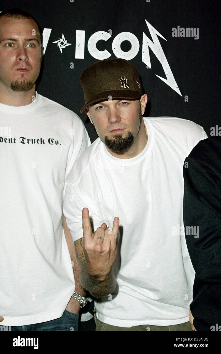 (dpa) - Fred Durst, the singer of the group Limp Bizkit, gestures during the MTV Icon event in Los Angeles, 3 May 2003. Stock Photo