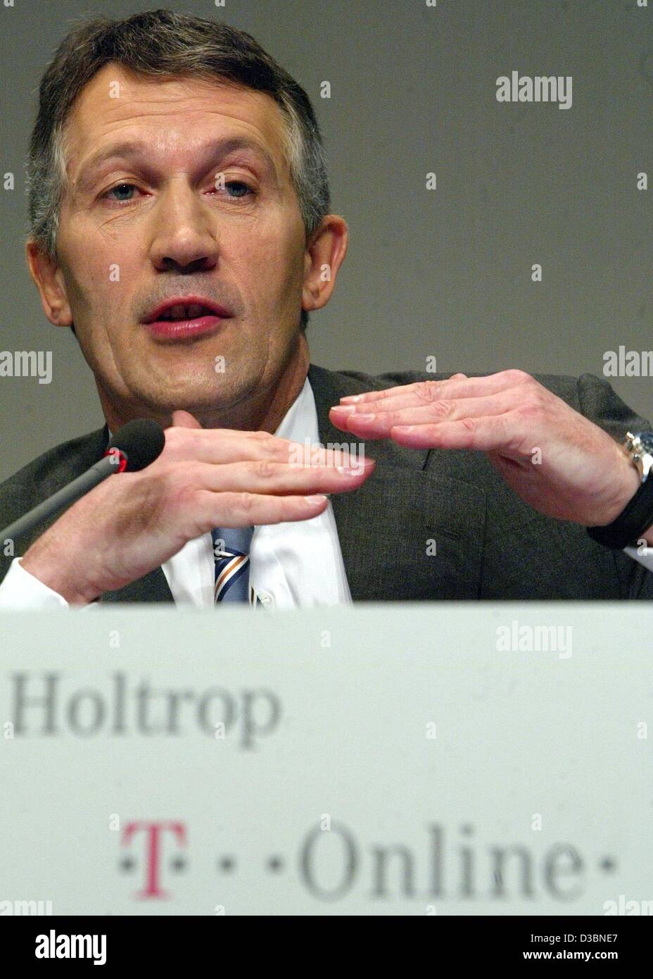(dpa) - Thomas Holtrup, Chairman of the management board of the telecommunication company T-Online International AG speaks during a balance press conference during the CeBIT, the world's largest computer trade fair, in Hanover, Germany, 13 March 2003. According to analysts the T-Online International Stock Photo