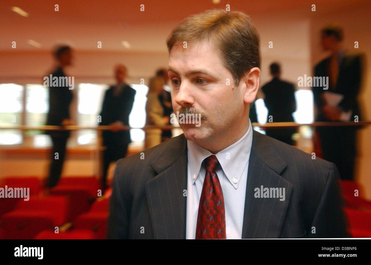 (dpa) - Jim Weber, head of Nasdaq Deutschland, pictured during a press conference in Berlin, 21 March 2003. Nasdaq Deutschland, the German offshoot of the US high-tech stocks market, opened trading 21 March 2003 in Berlin challenging the Frankfurt Stock Exchange. Initially, only about 130 US company Stock Photo