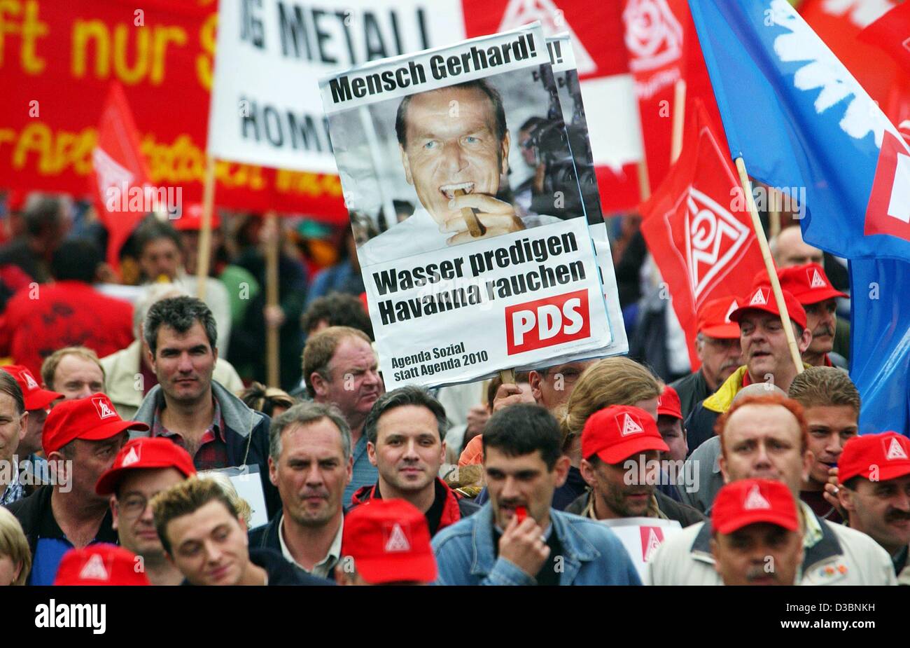 (dpa) - Several hundred unionists of the trade union IGM (IG Metall ...