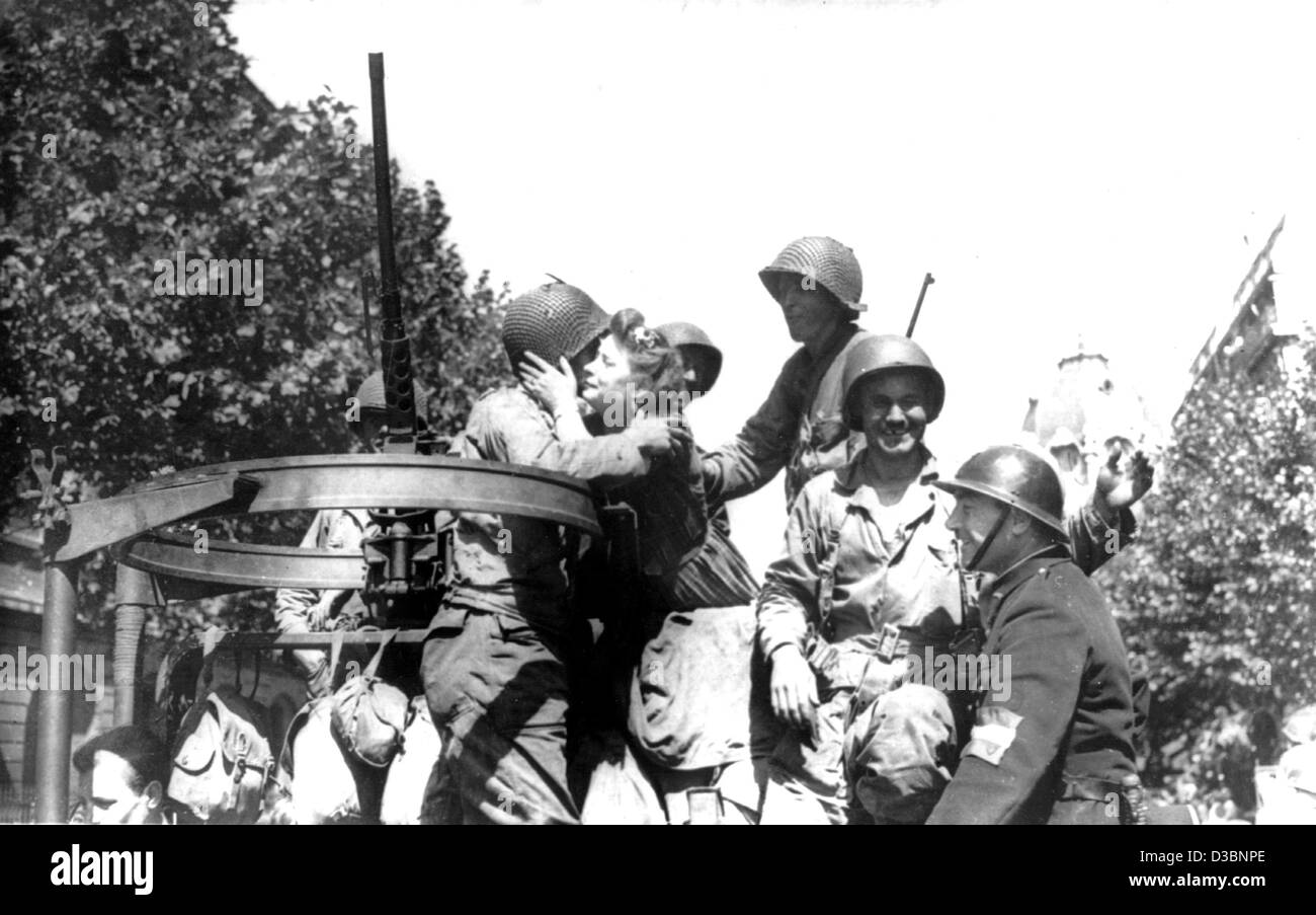Liberation of paris Black and White Stock Photos & Images - Alamy