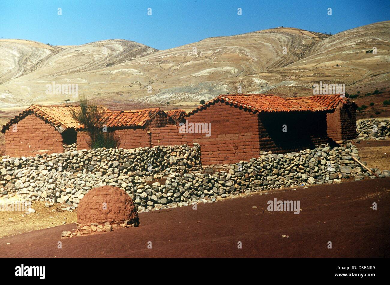 (dpa files) - A view of a farm in the village of Maragua, near Sucre, Bolivia, 2002. Although Bolivia is rich in natural ressources, it is one of the poorest countries in Latin America. Stock Photo