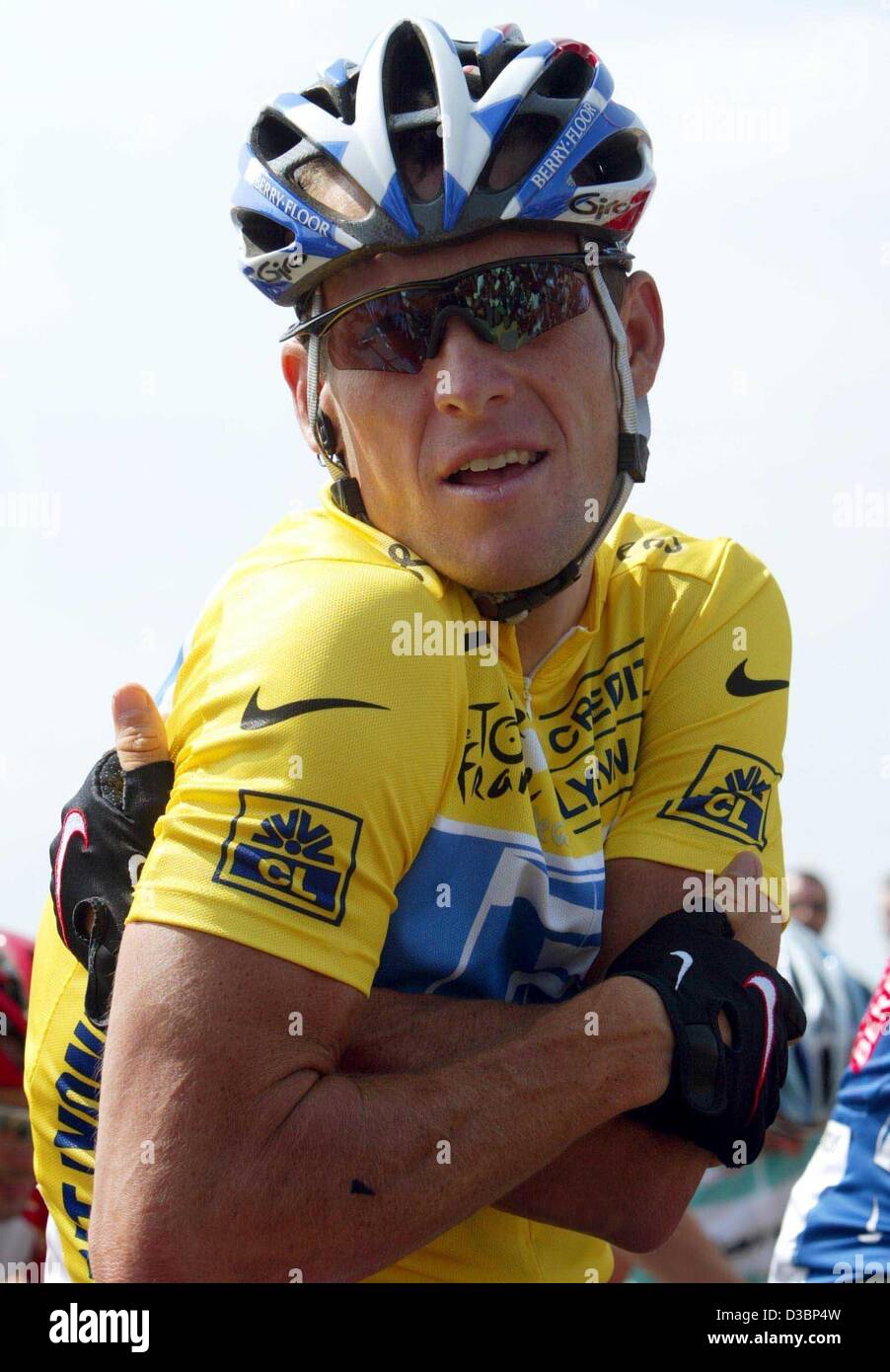 (dpa) - US Postal-Berry Floor's Lance Armstrong from the US, wearing the overall leader's yellow jersey, gestures as he waits for the start of the 18th stage of the 2003 Tour de France cycling race in Bordeaux, 25 July 2003. The 203.5km long 18th stage of the world's biggest cycling race will lead t Stock Photo