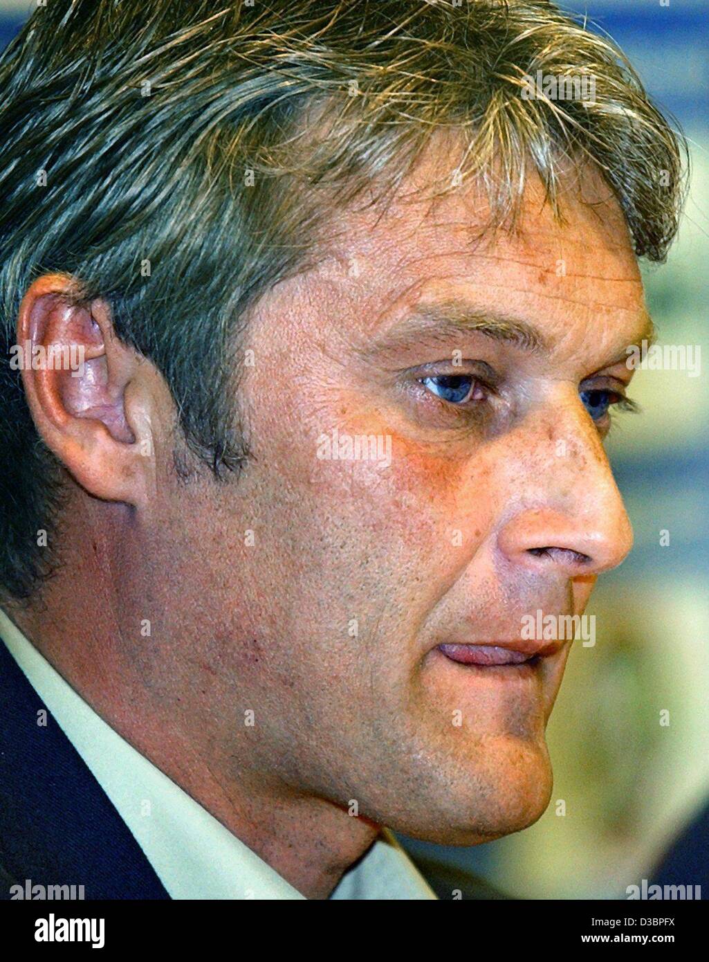 (dpa) - Armin Veh, the coach of the German Bundesliga soccer club FC Hansa Rostock, announces his resignation during a press conference in Rostock, Germany, 6 October 2003. The 42-year-old soccer trainer from Augsburg resigned on the grounds of the bad performance of his team. With only five points  Stock Photo