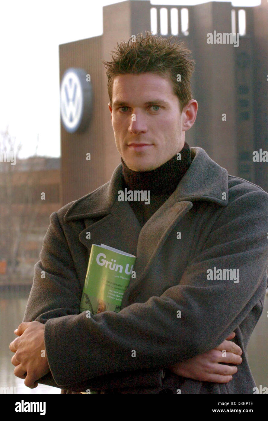 (dpa) - Belgian national team player Peter van der Heyden holds up the official club magazine 'Gruen und Gut' (green and good) of his future team VFL Wolfsburg in Wolfsburg, Germany, 28 December 2004. Van der Heyden, who currently plays for Belgium's FC Brugge, will join the Bundesliga side for the  Stock Photo