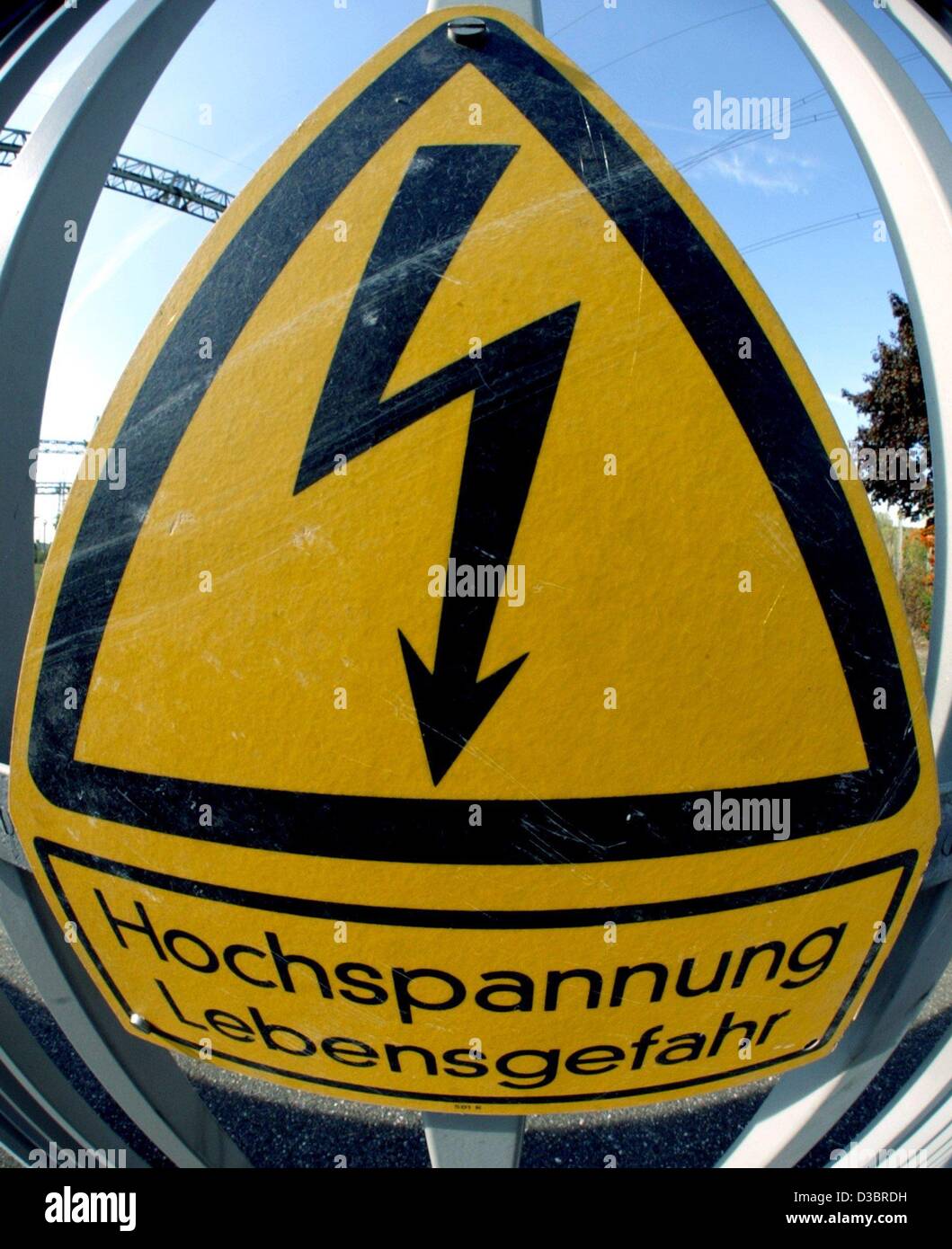 (dpa) - The mirroring of a danger sign saying 'Hochspannung - Lebensgefahr' (high voltage - danger of life) warns against the high voltage of a transformer station of the group Energie Baden-Wuerttemberg AG (EnBW) in Karlsruhe, Germany, 30 September 2003. According to EnBW's works council 3,700 jobs Stock Photo