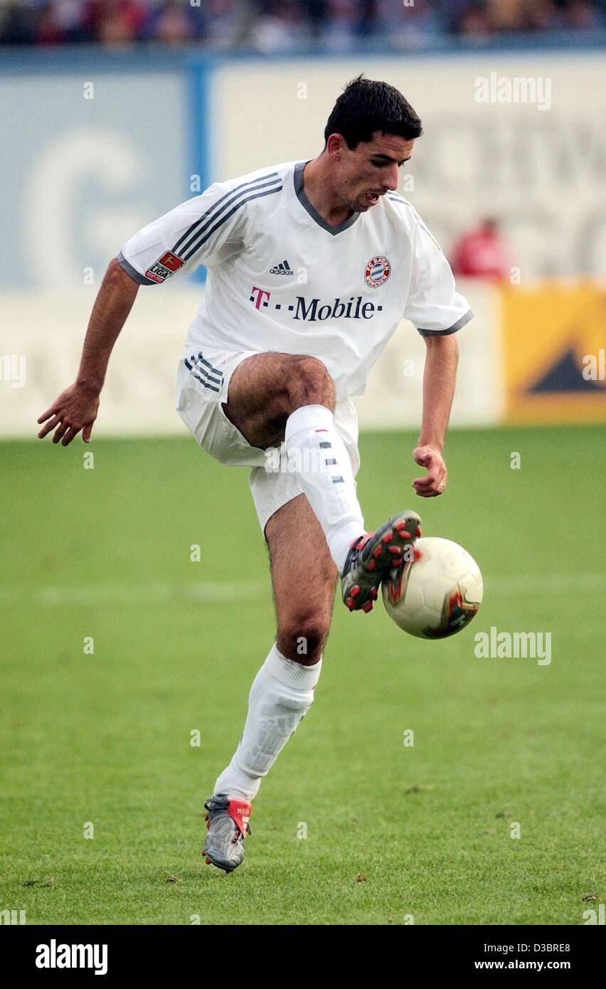 Sports spo soccer playing dribbling ball controlling bundesliga germany ...